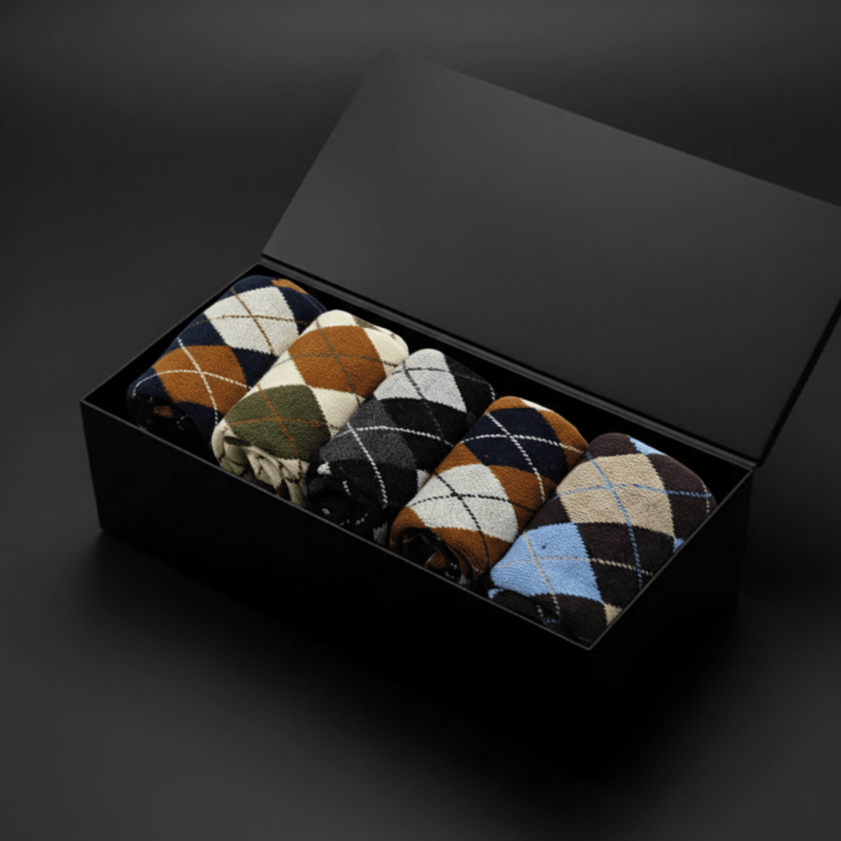 Winter Argyle: Refined Warmth - Sockscarving - Feel The Comfort