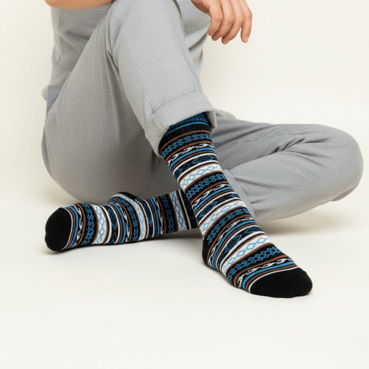 Nomad Knit - BLACK/BLUE - Sockscarving - Feel The Comfort