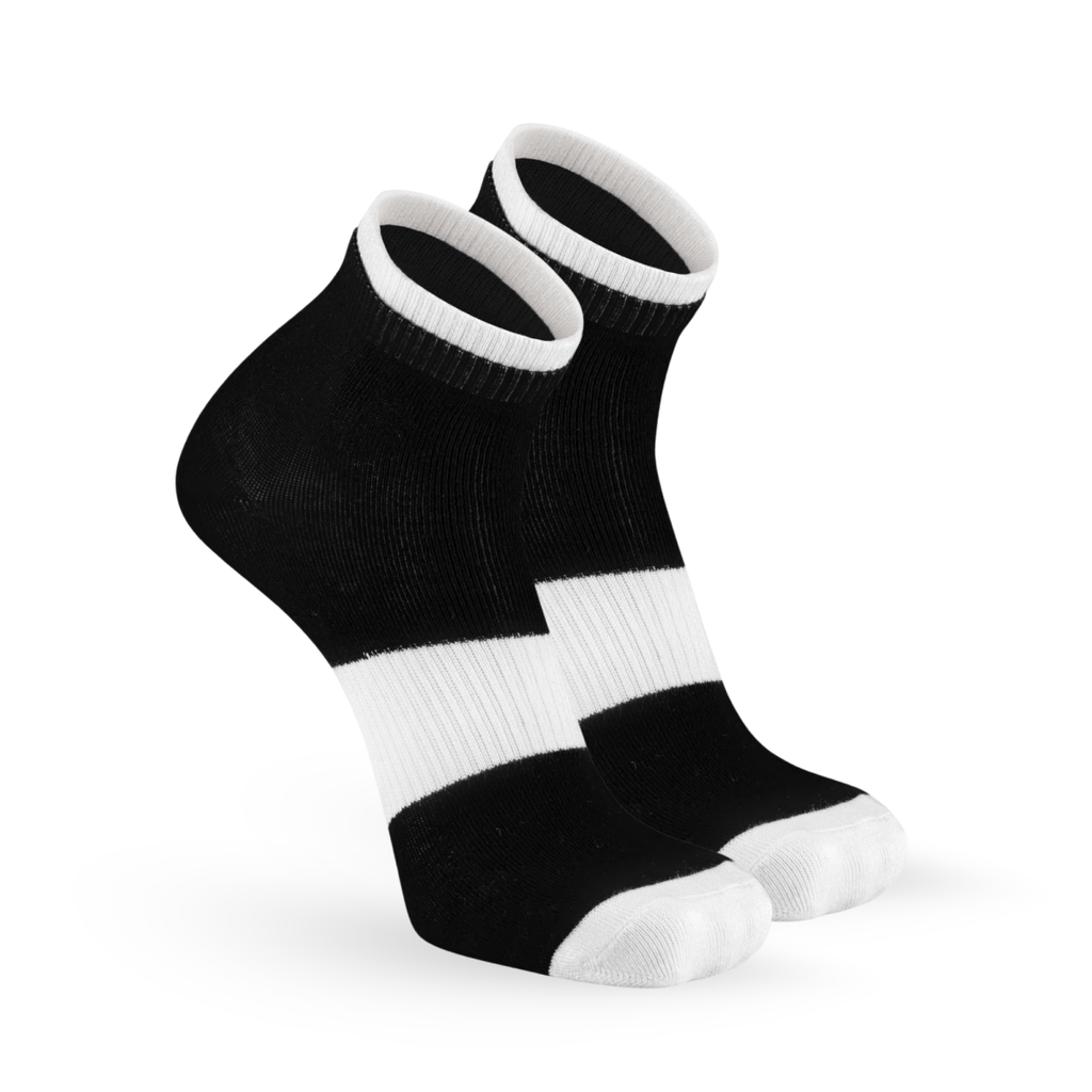 Horizon Hues - Black & White - Sockscarving - Feel The Comfort